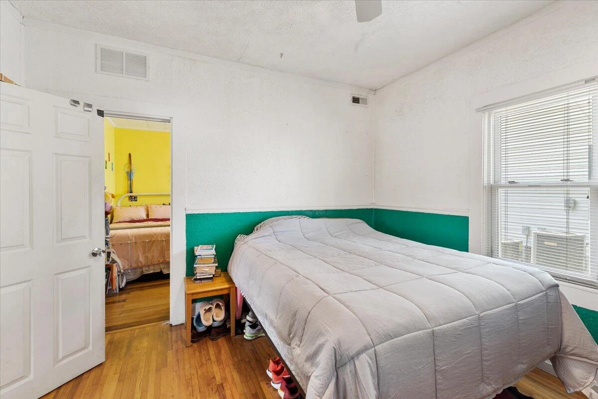 2209 W Main ST - Photo 12