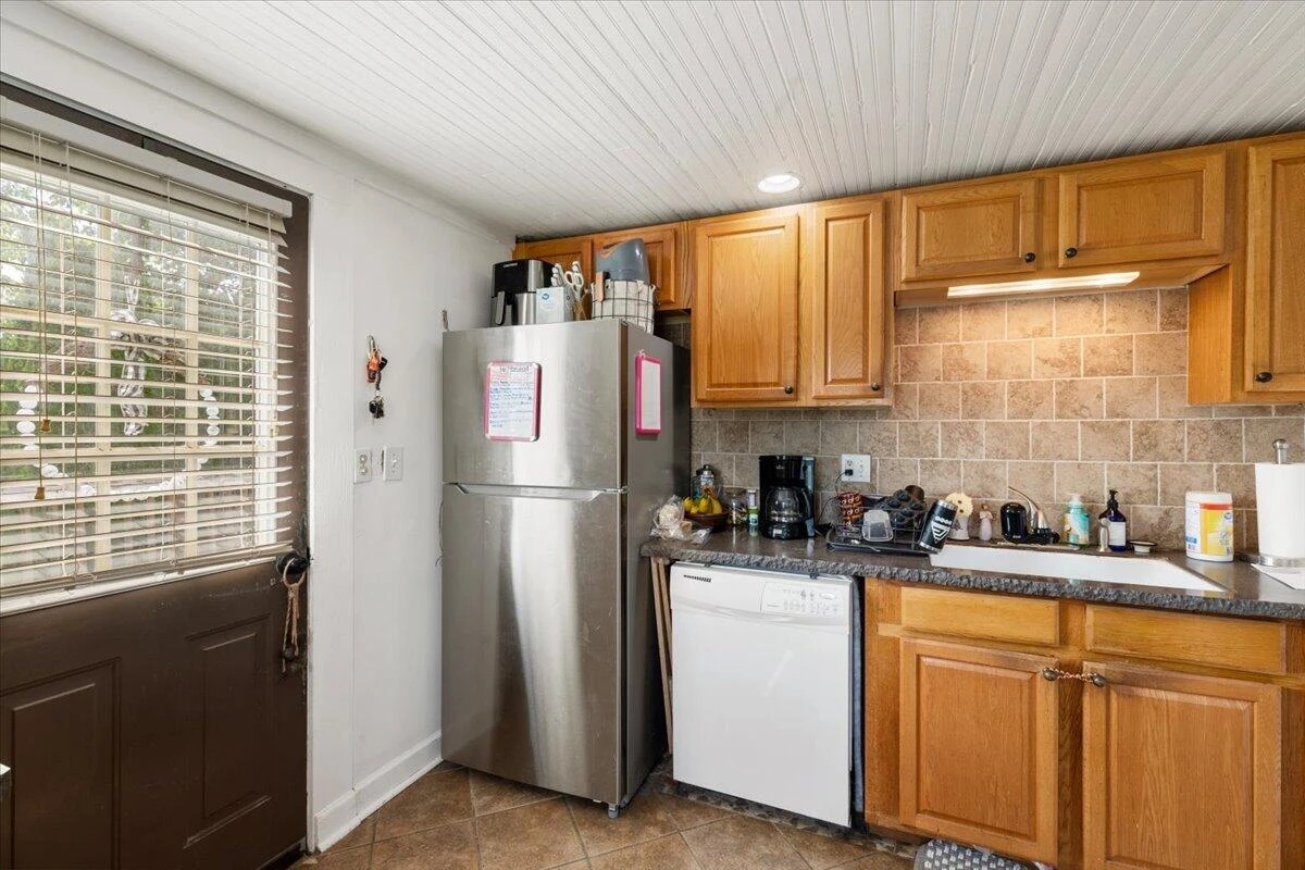 2209 W Main ST - Photo 21