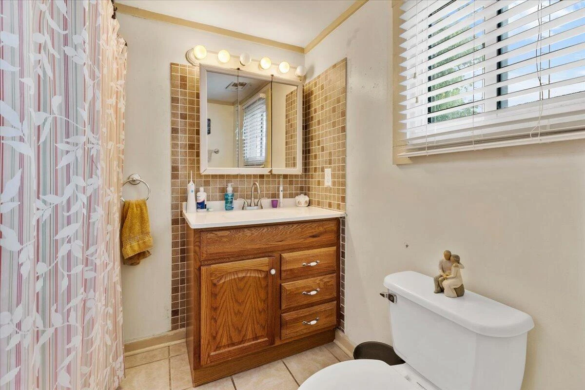 2209 W Main ST - Photo 24