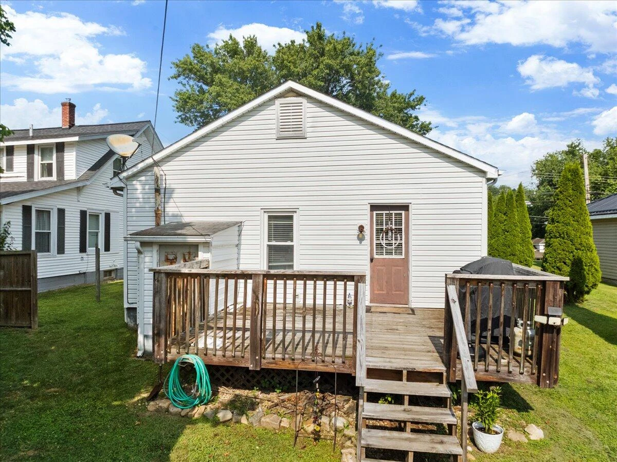 2209 W Main ST - Photo 28