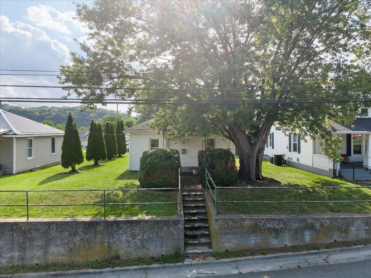 2209 W Main ST - Photo 3