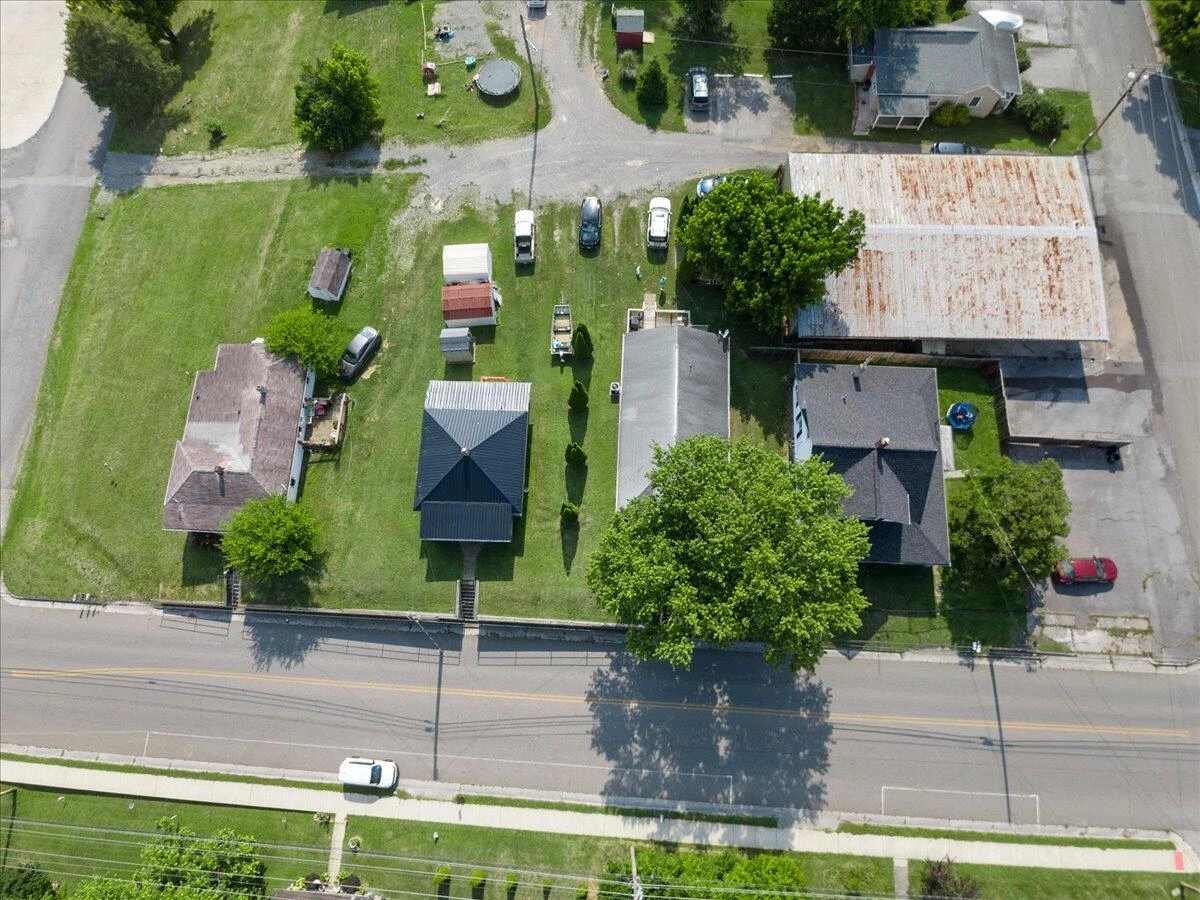 2209 W Main ST - Photo 32