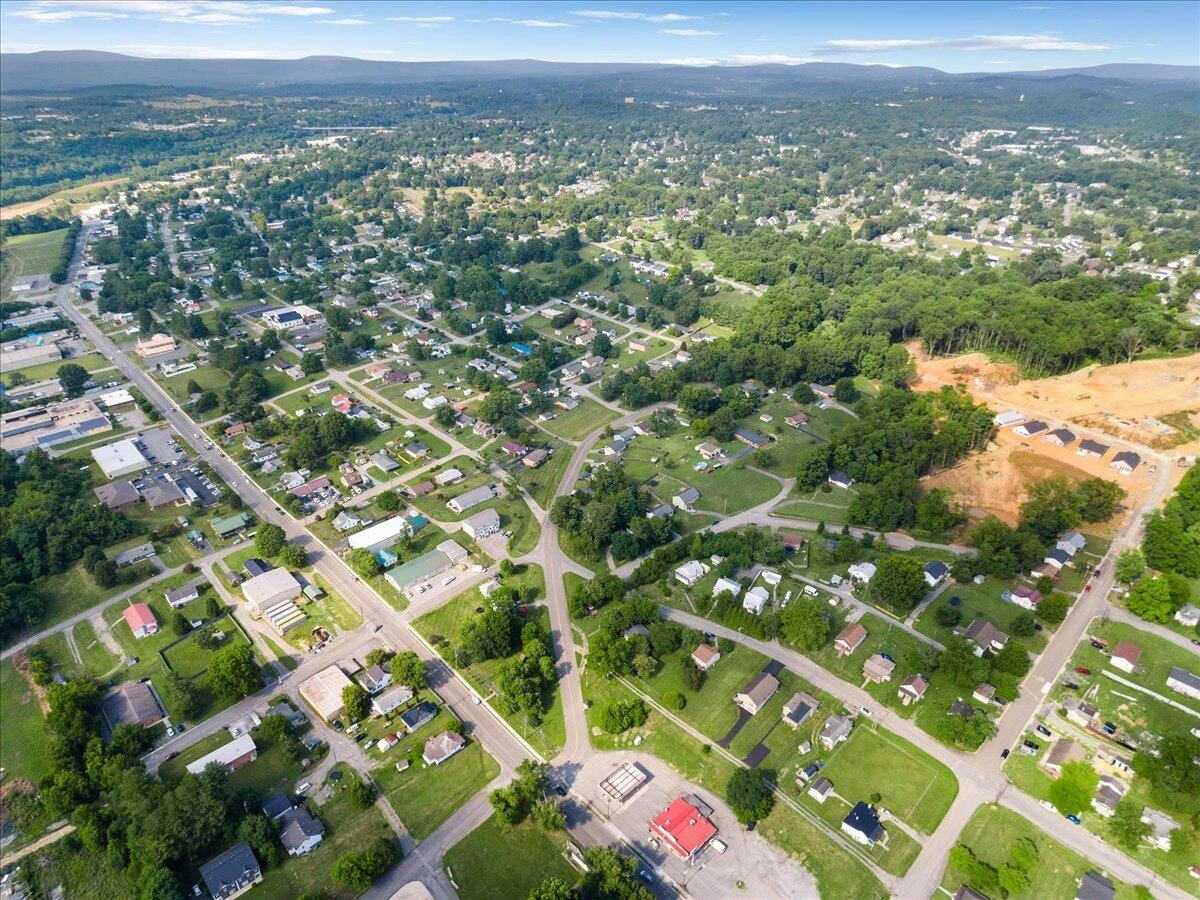 2209 W Main ST - Photo 36