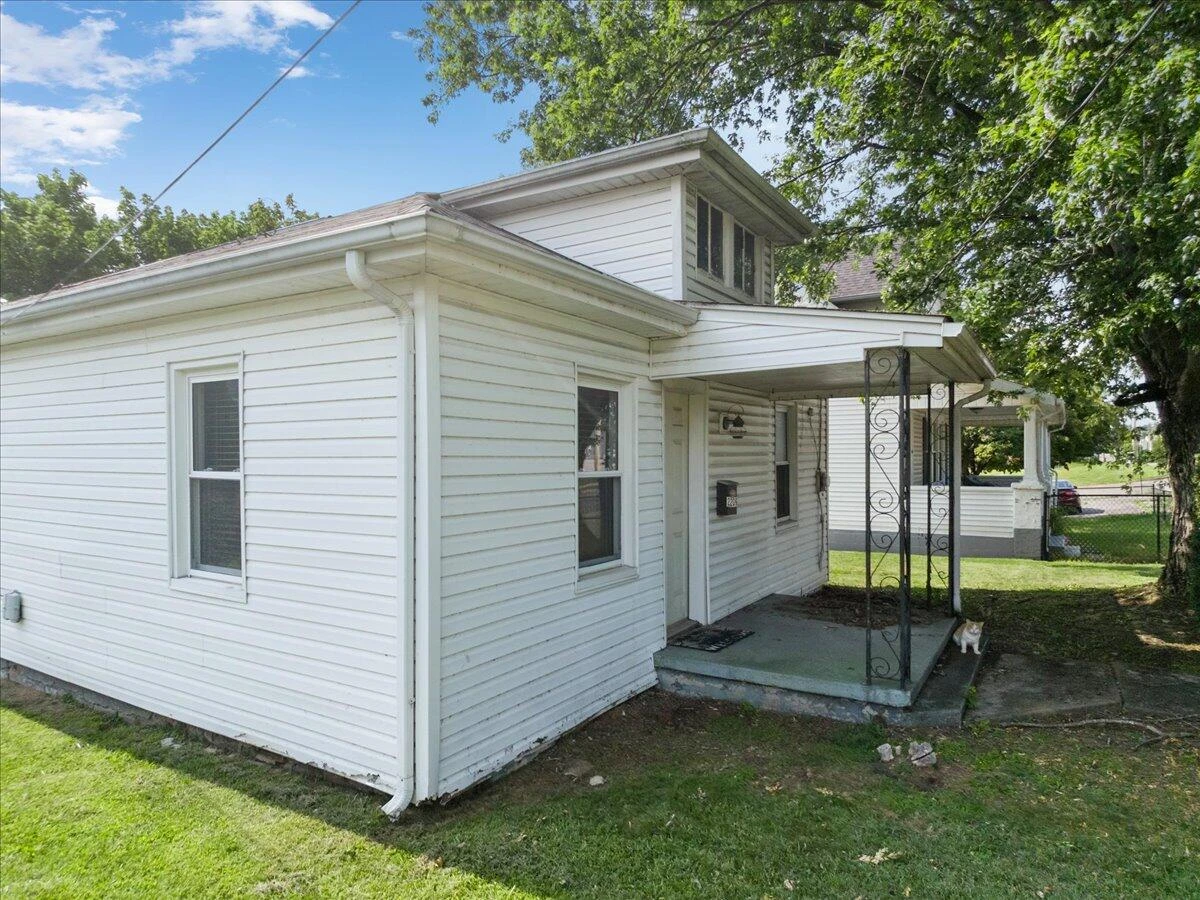 2209 W Main ST - Photo 4