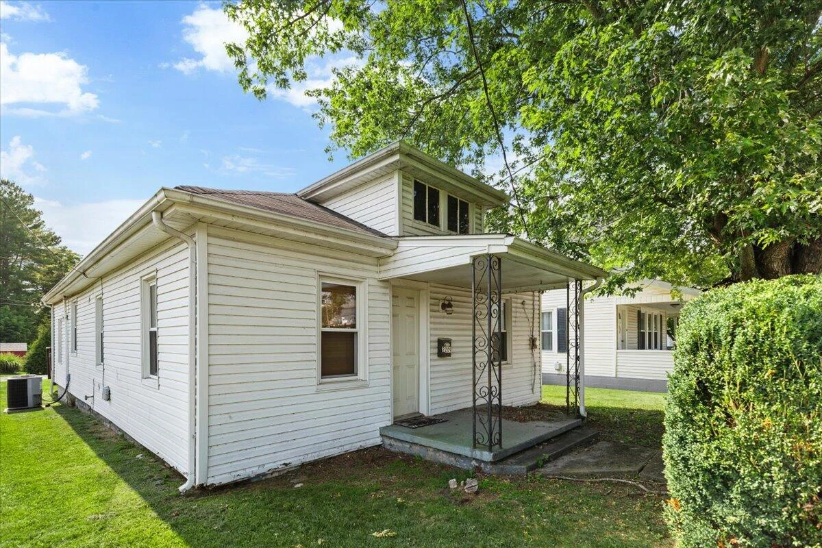2209 W Main ST - Photo 5