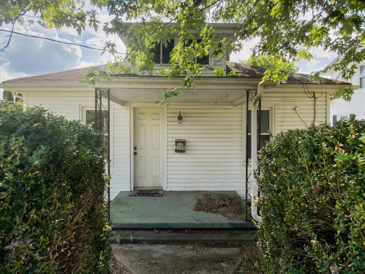 2209 W Main ST - Photo 6