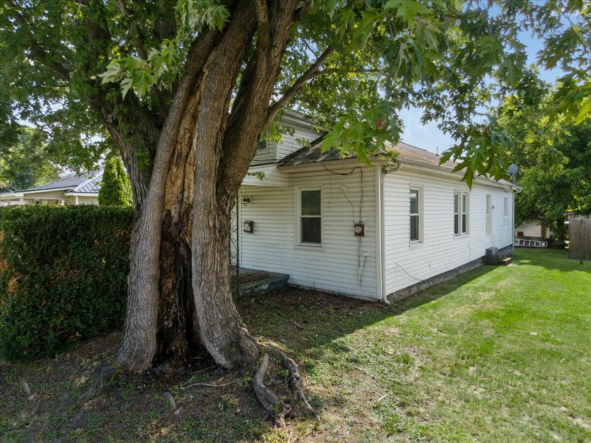 2209 W Main ST - Photo 7