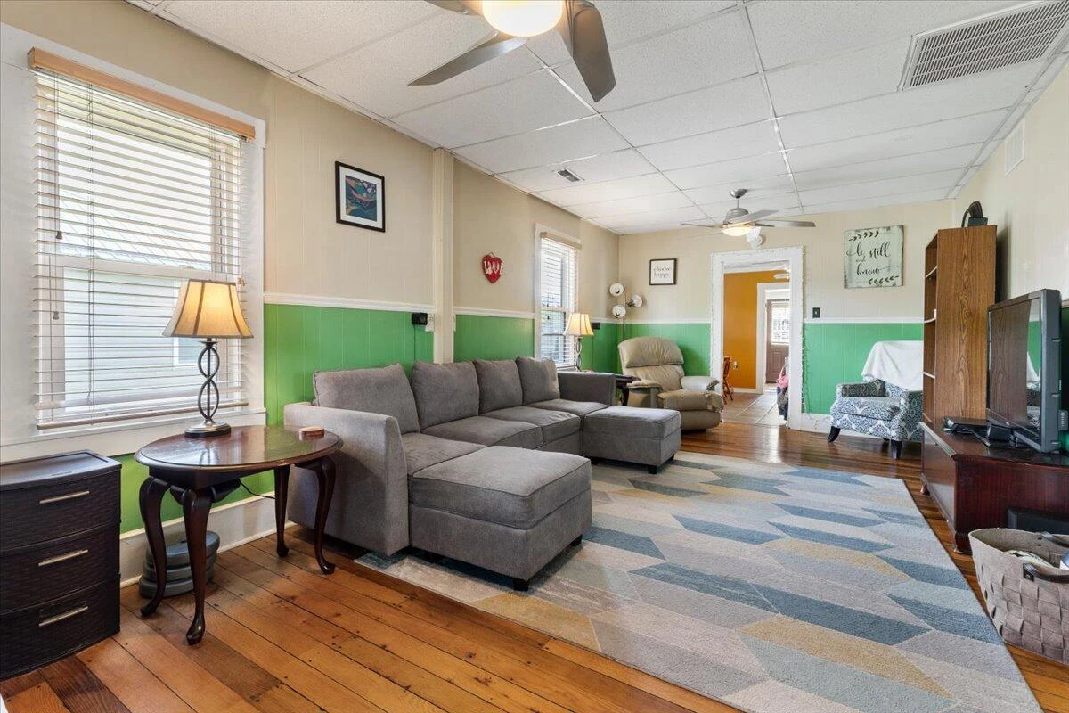 2209 W Main ST - Photo 8