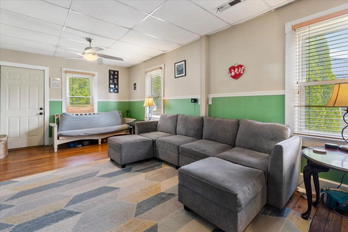 2209 W Main ST - Photo 9