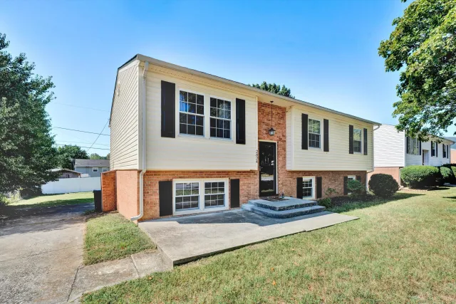 2824 Diplomat DR