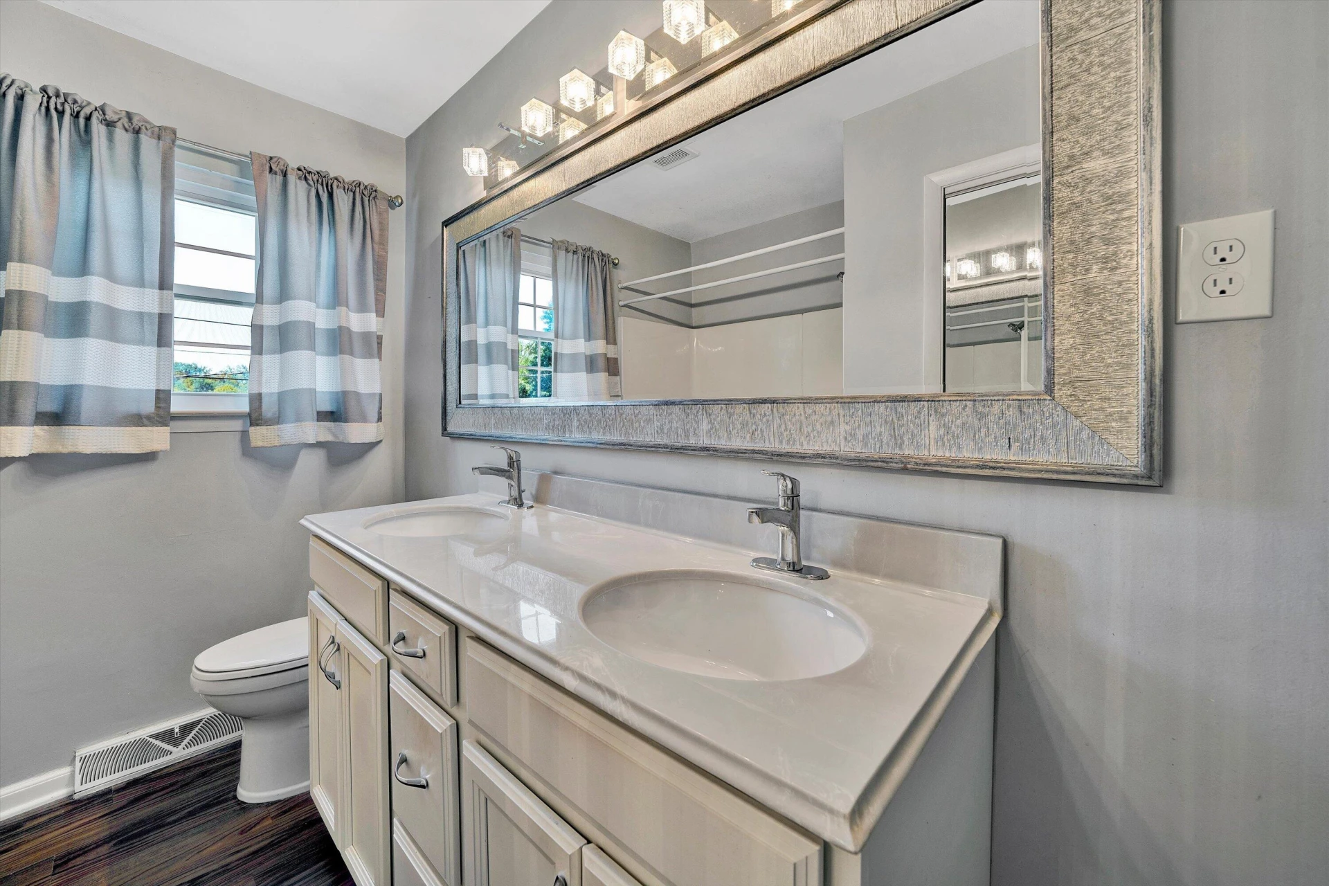 2824 Diplomat DR - Photo 11
