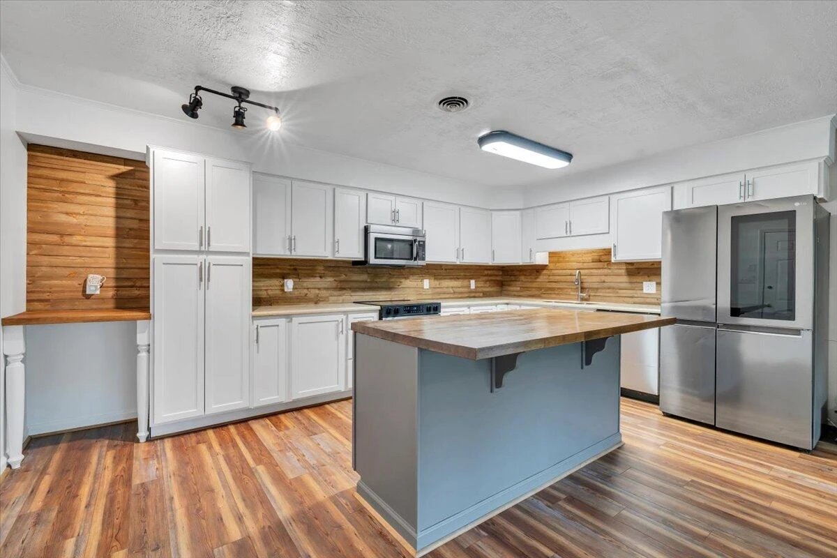 3402 S Park CIR - Photo 10