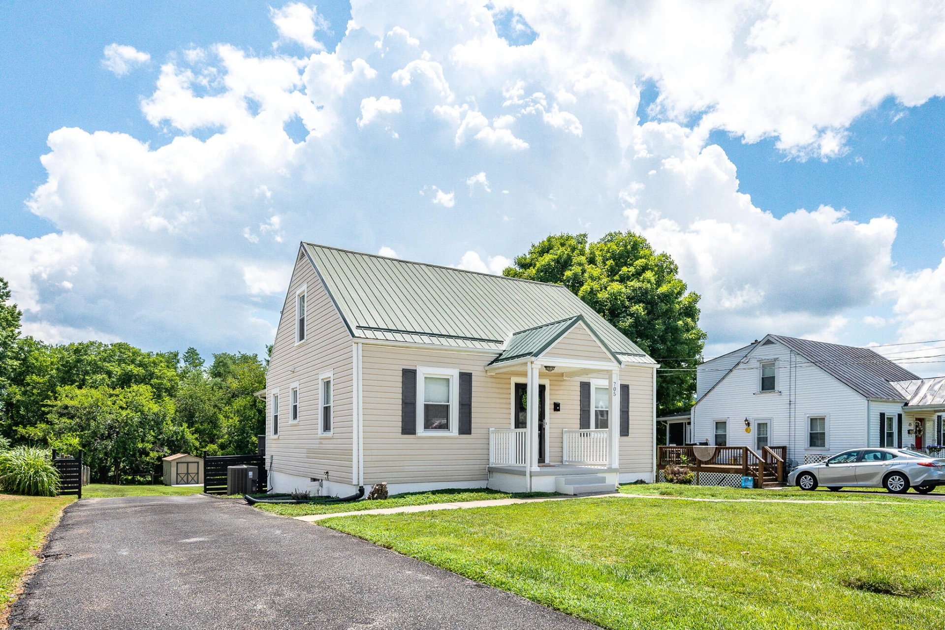 705 Vine ST - Photo 3