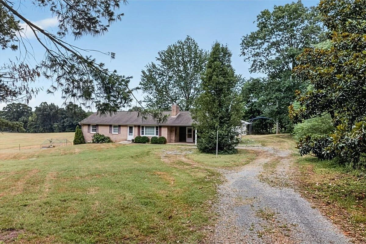 1069 PECKS RD