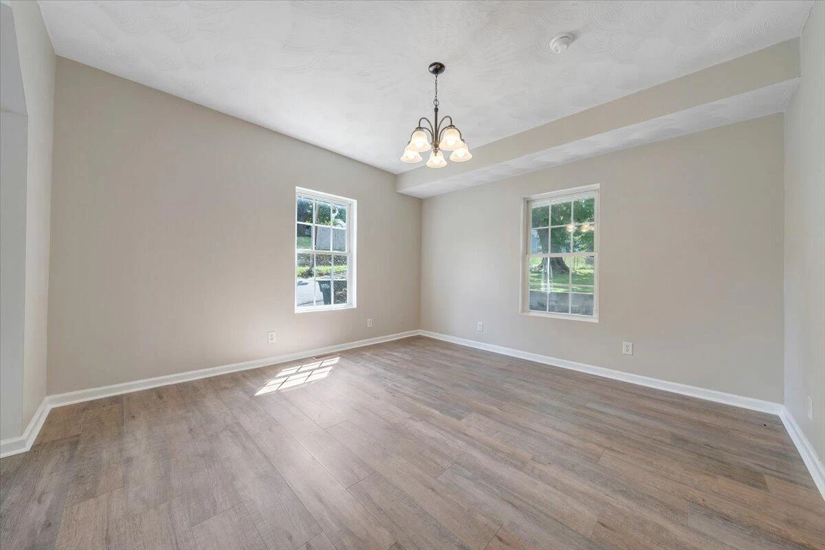 425 Jefferson AVE - Photo 10