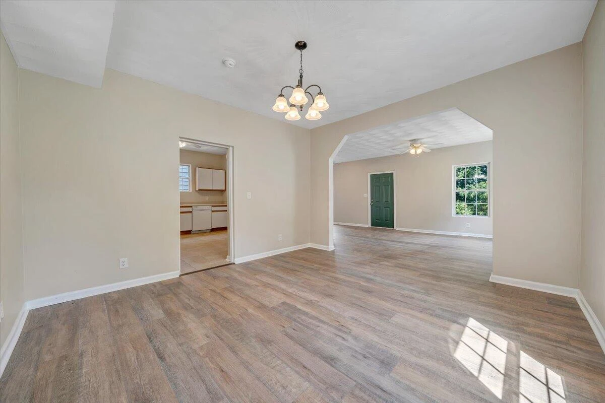 425 Jefferson AVE - Photo 11
