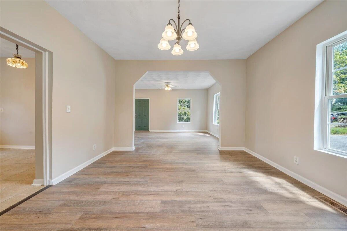 425 Jefferson AVE - Photo 12