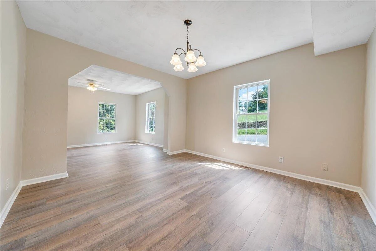 425 Jefferson AVE - Photo 13