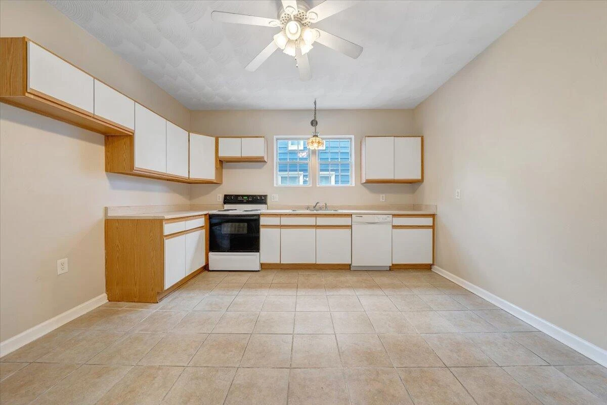 425 Jefferson AVE - Photo 14