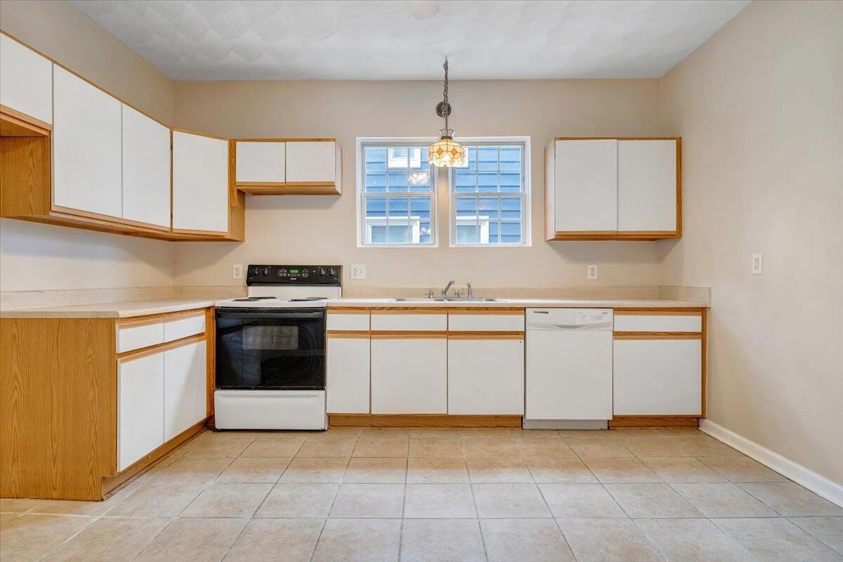425 Jefferson AVE - Photo 15