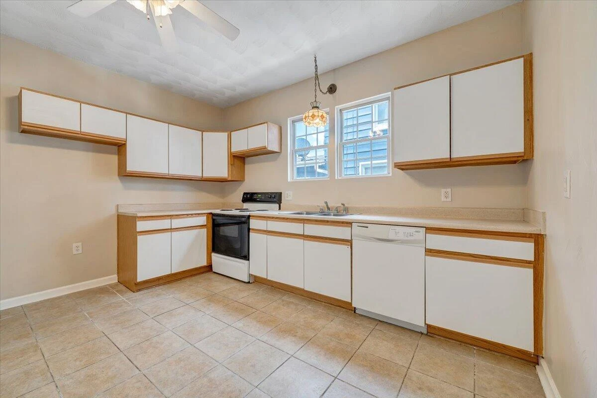 425 Jefferson AVE - Photo 16