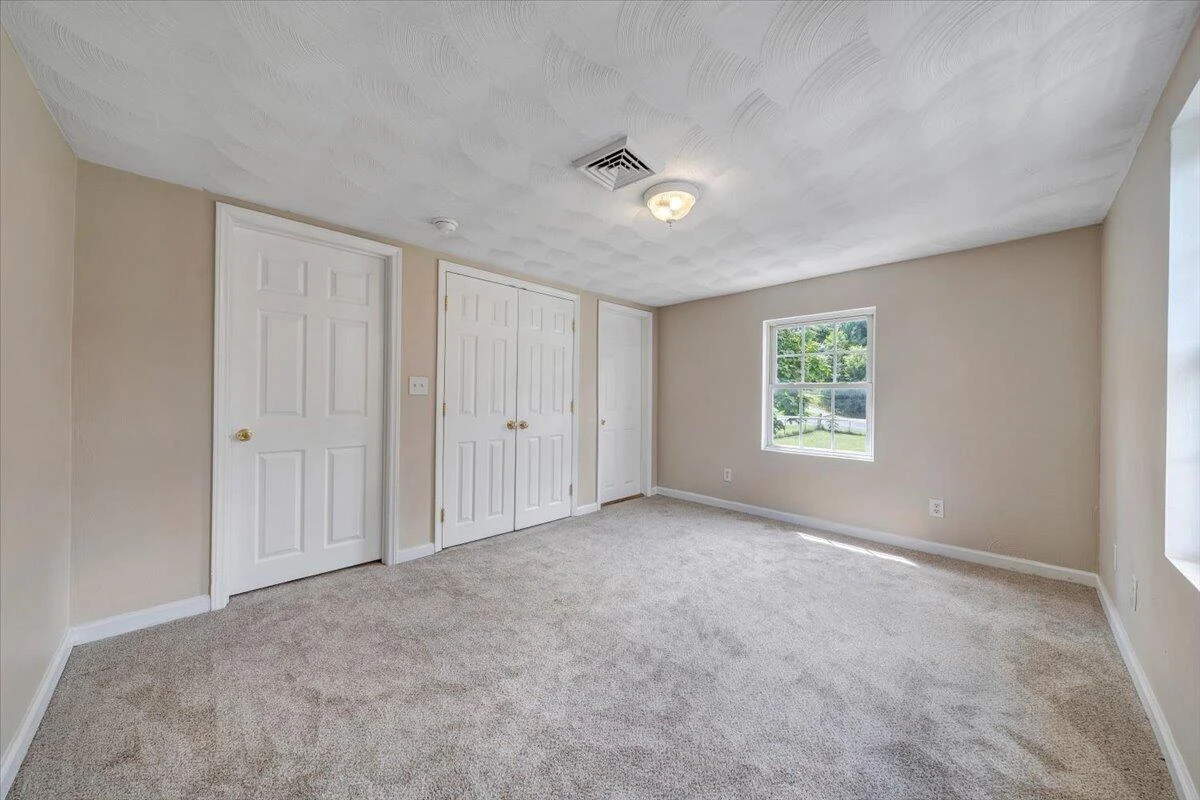 425 Jefferson AVE - Photo 18