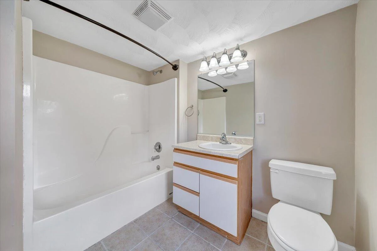 425 Jefferson AVE - Photo 19