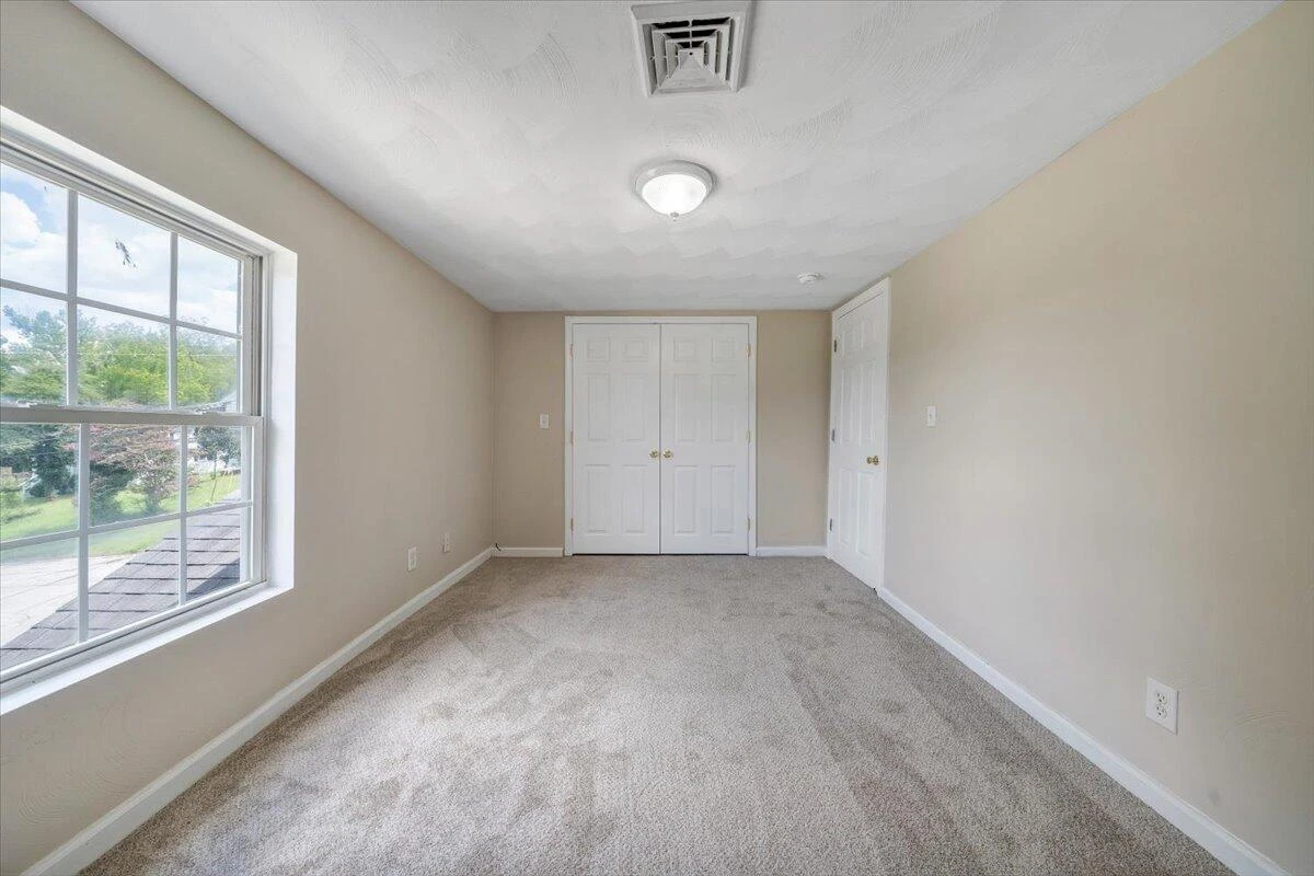 425 Jefferson AVE - Photo 22