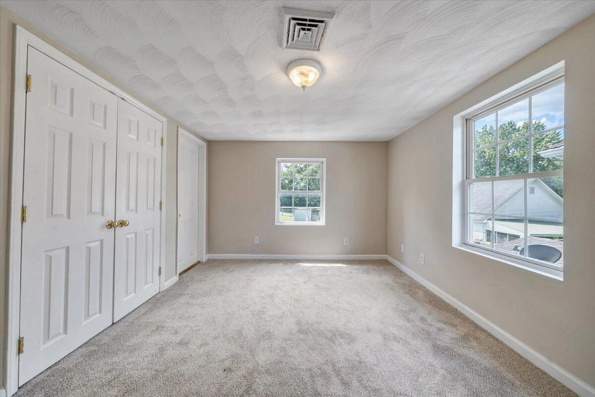 425 Jefferson AVE - Photo 29