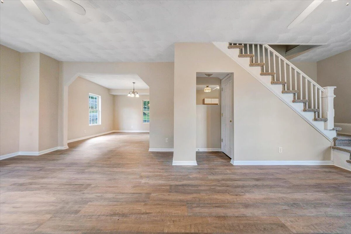 425 Jefferson AVE - Photo 3