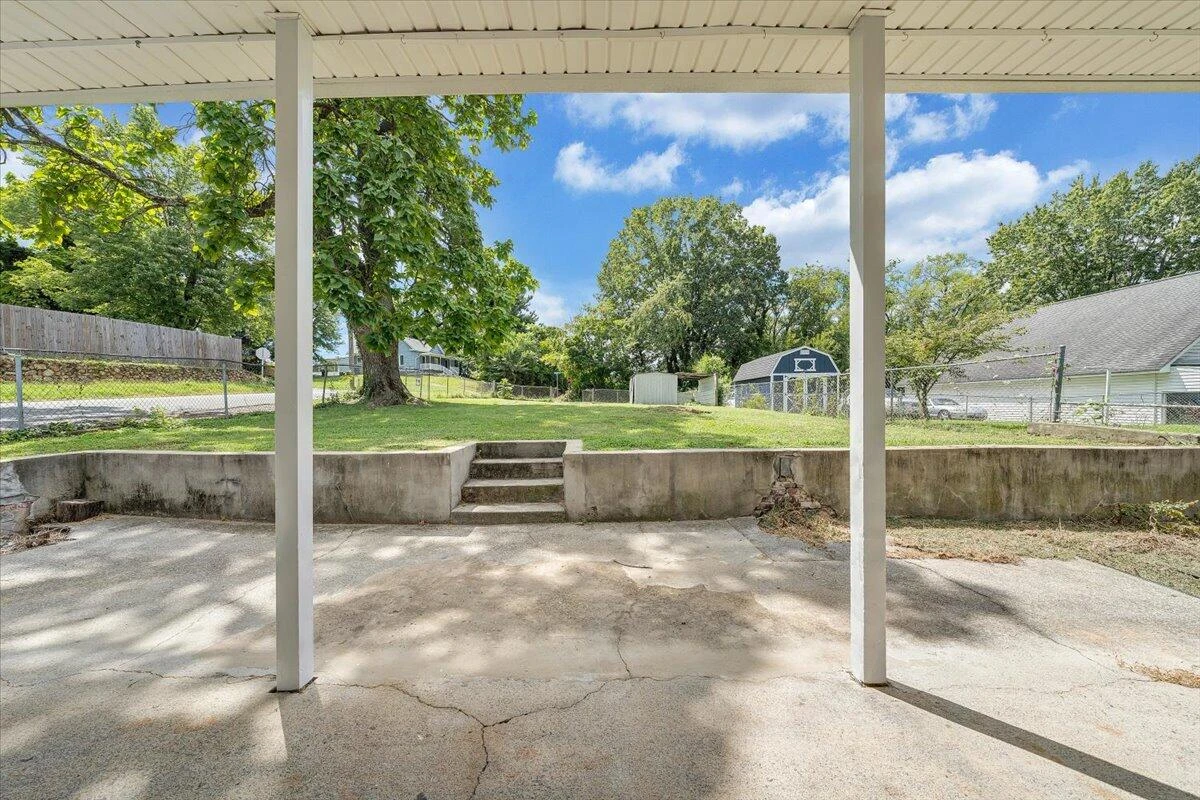 425 Jefferson AVE - Photo 32