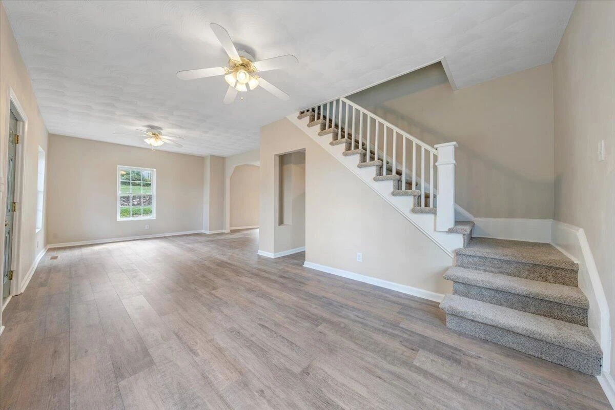 425 Jefferson AVE - Photo 4