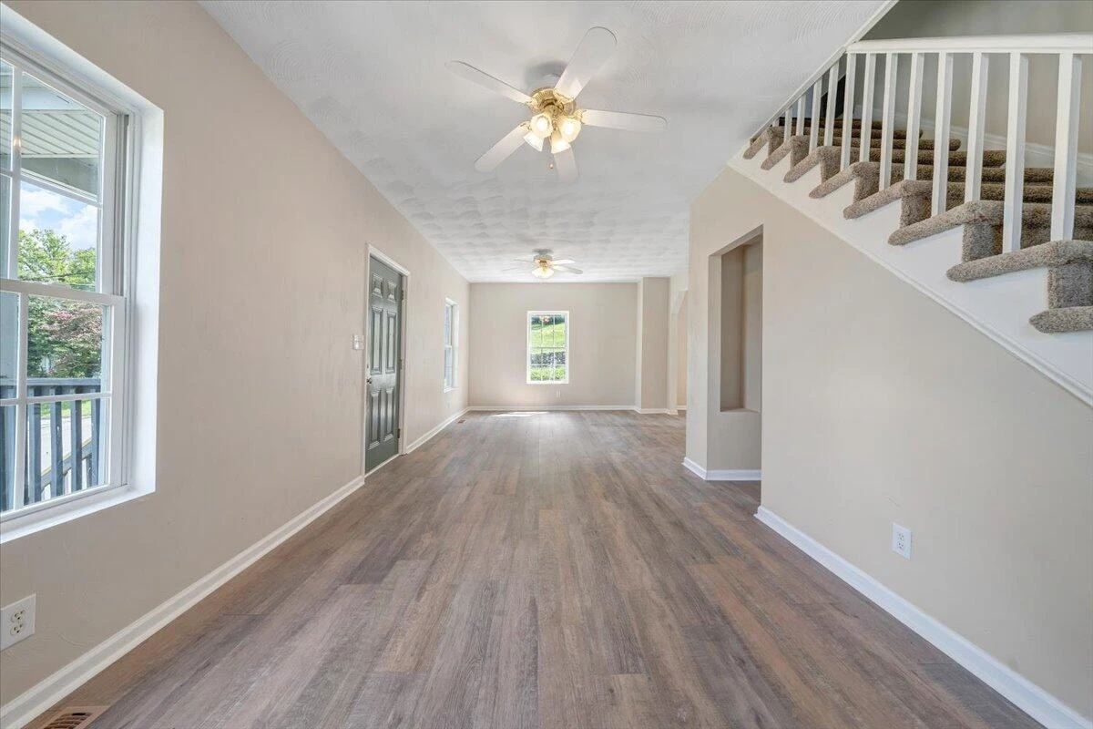 425 Jefferson AVE - Photo 5