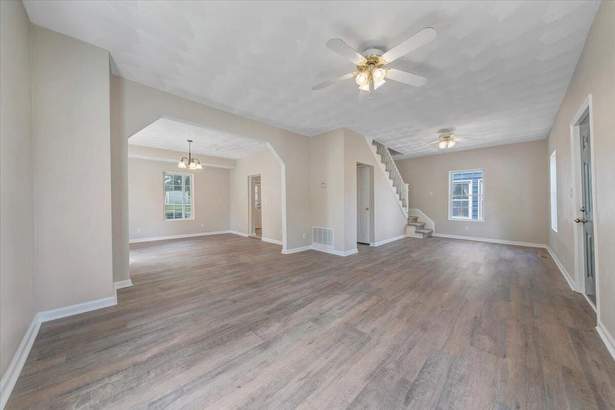 425 Jefferson AVE - Photo 6