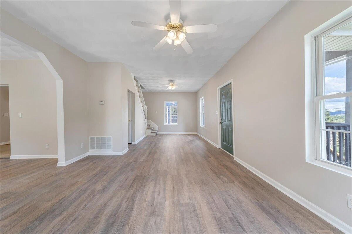 425 Jefferson AVE - Photo 7