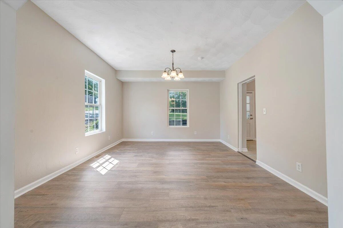 425 Jefferson AVE - Photo 8