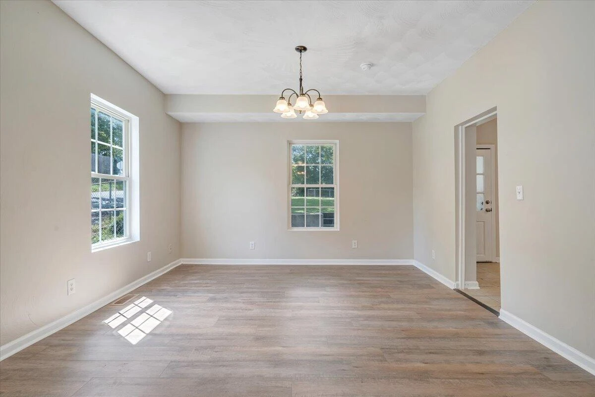 425 Jefferson AVE - Photo 9