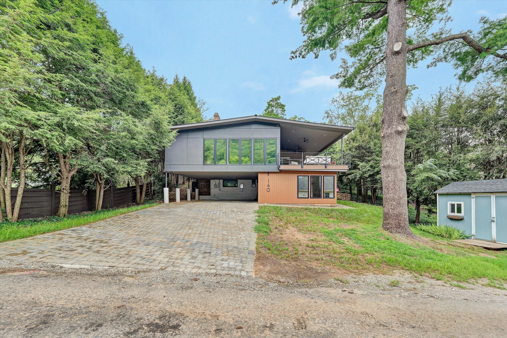 140 27th ST SE - Photo 3