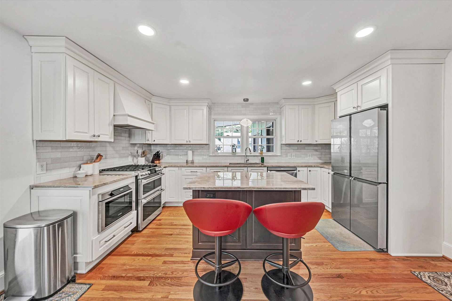 140 27th ST SE - Photo 8