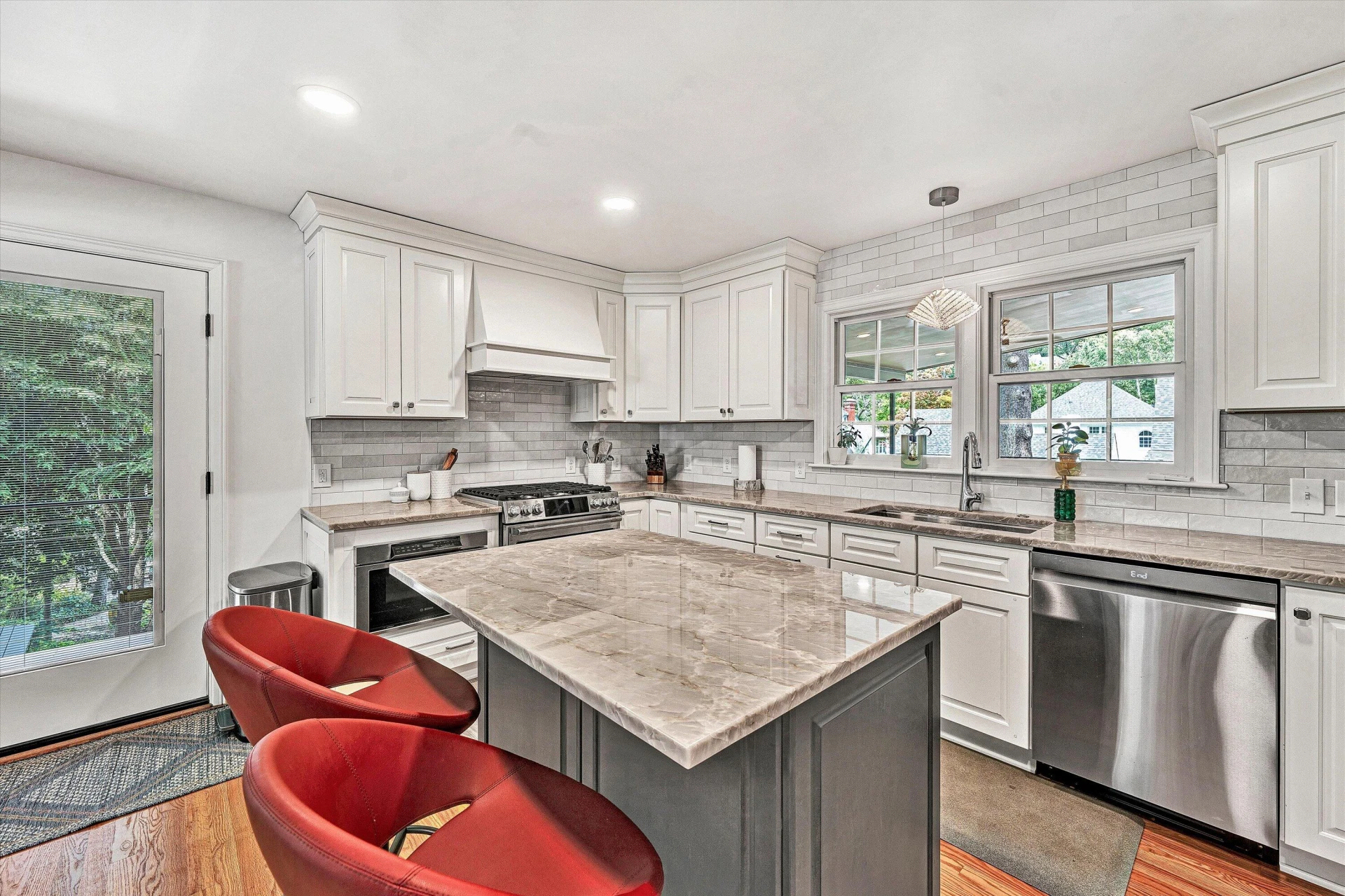 140 27th ST SE - Photo 9