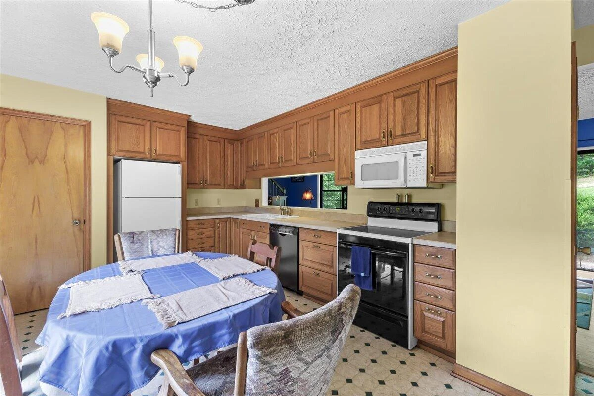435 Mulberry DR SW - Photo 10