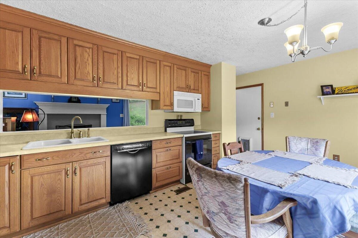 435 Mulberry DR SW - Photo 11