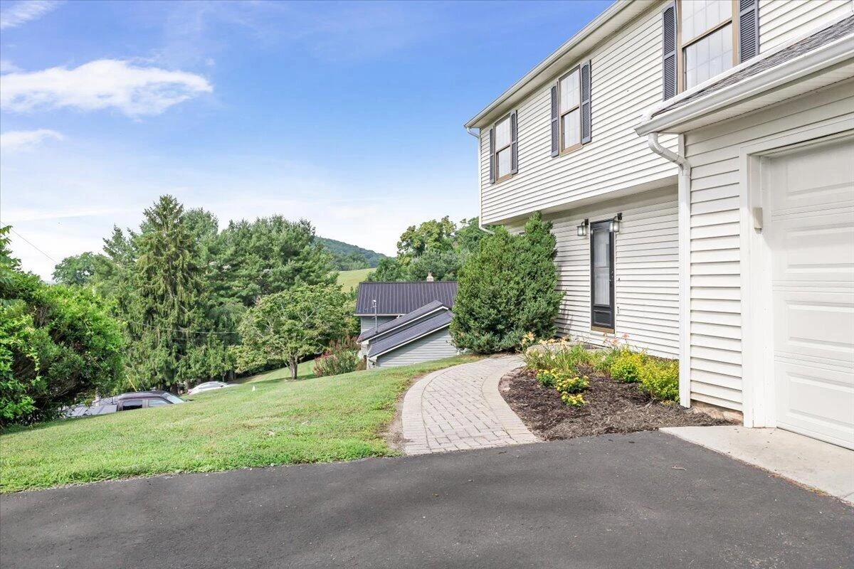 435 Mulberry DR SW - Photo 2