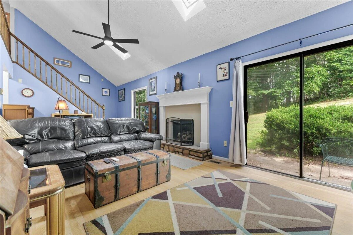435 Mulberry DR SW - Photo 8