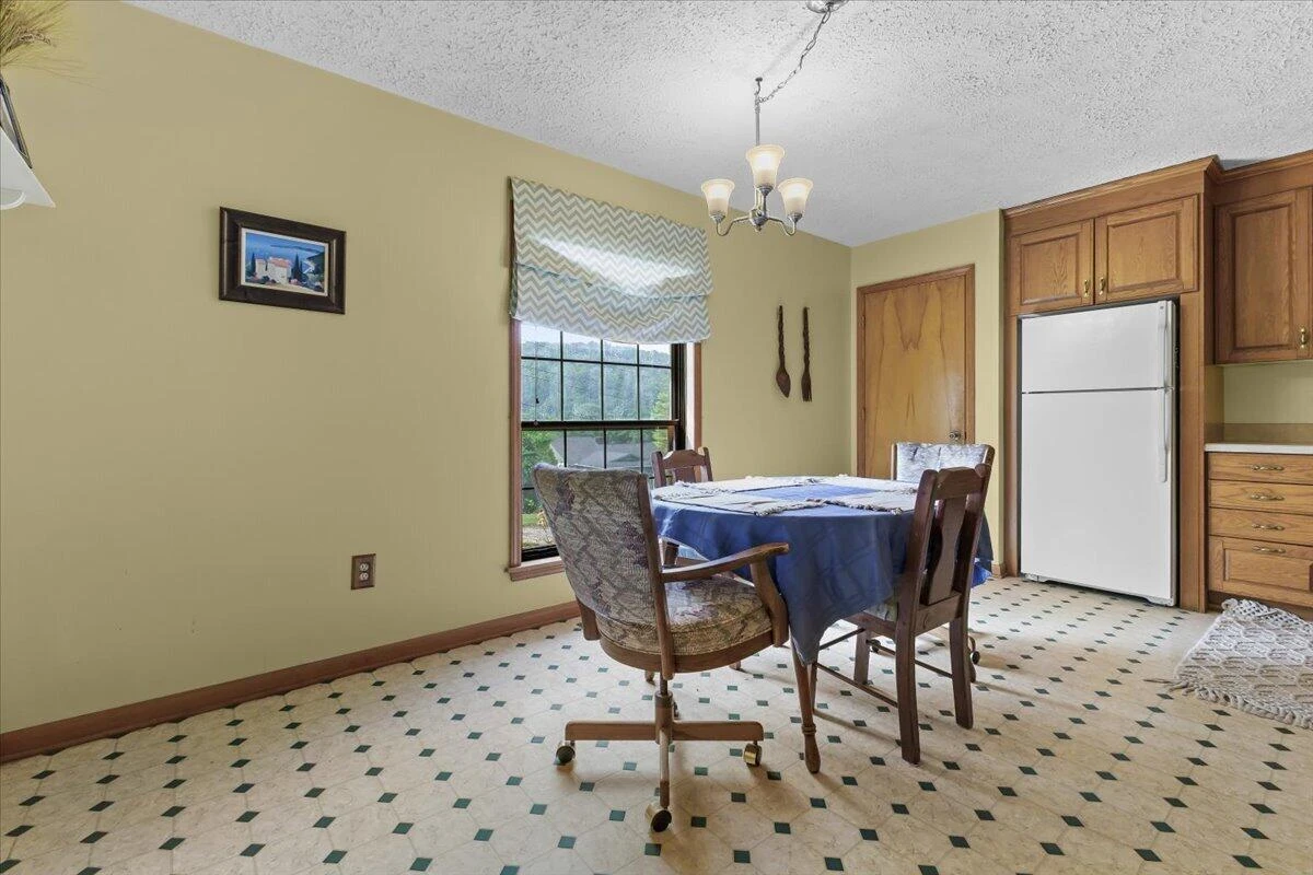 435 Mulberry DR SW - Photo 9
