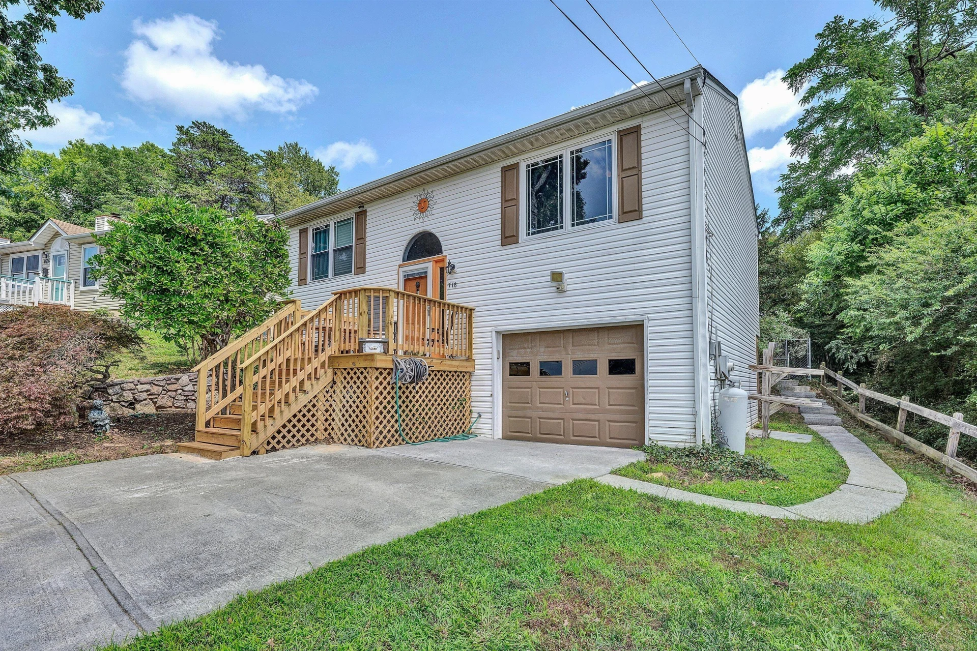 716 S Maple ST - Photo 2
