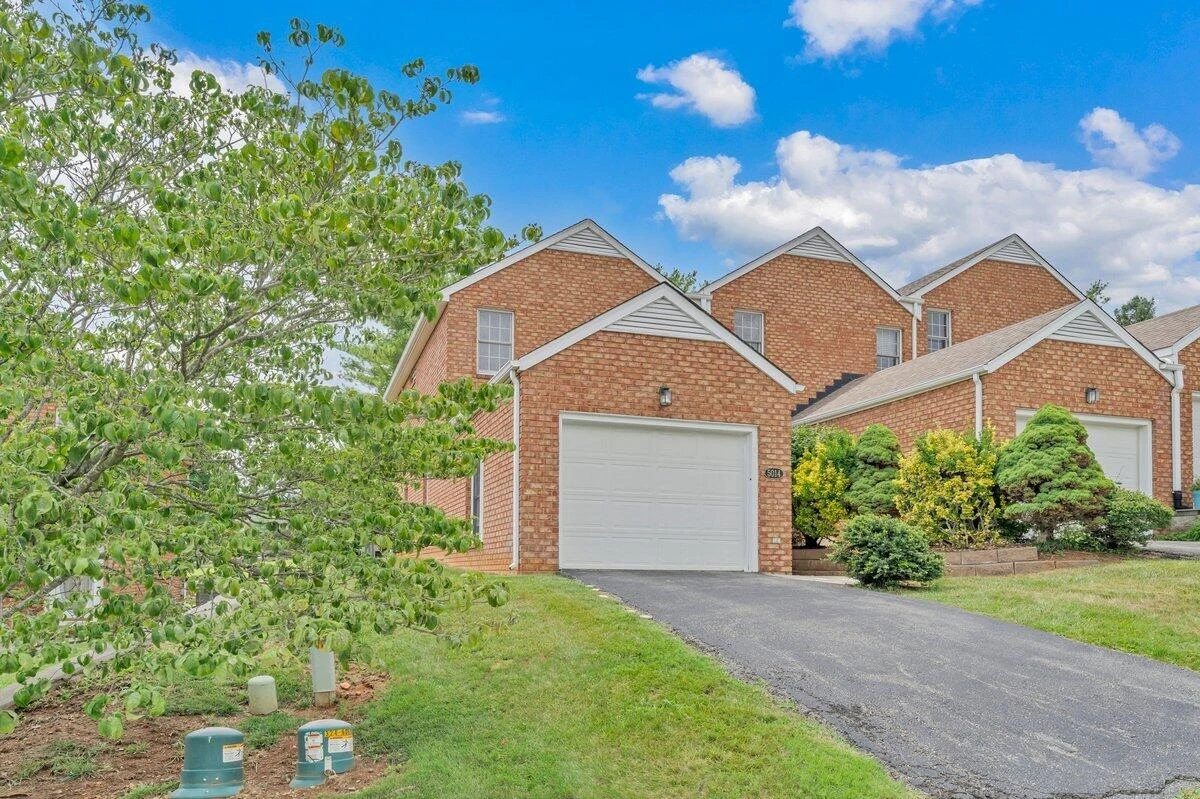 5014 Fairfax PL