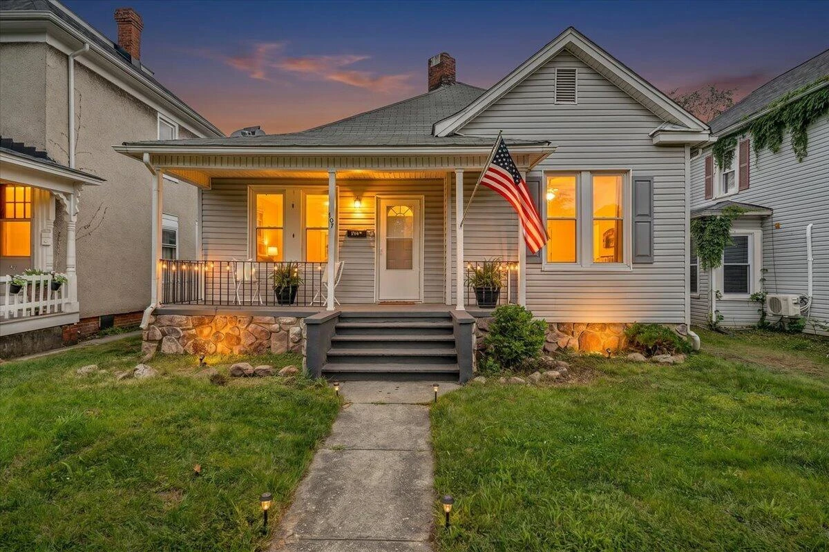 107 N Marion AVE