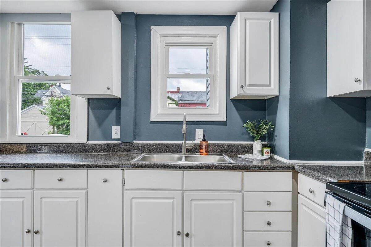 107 N Marion AVE - Photo 2