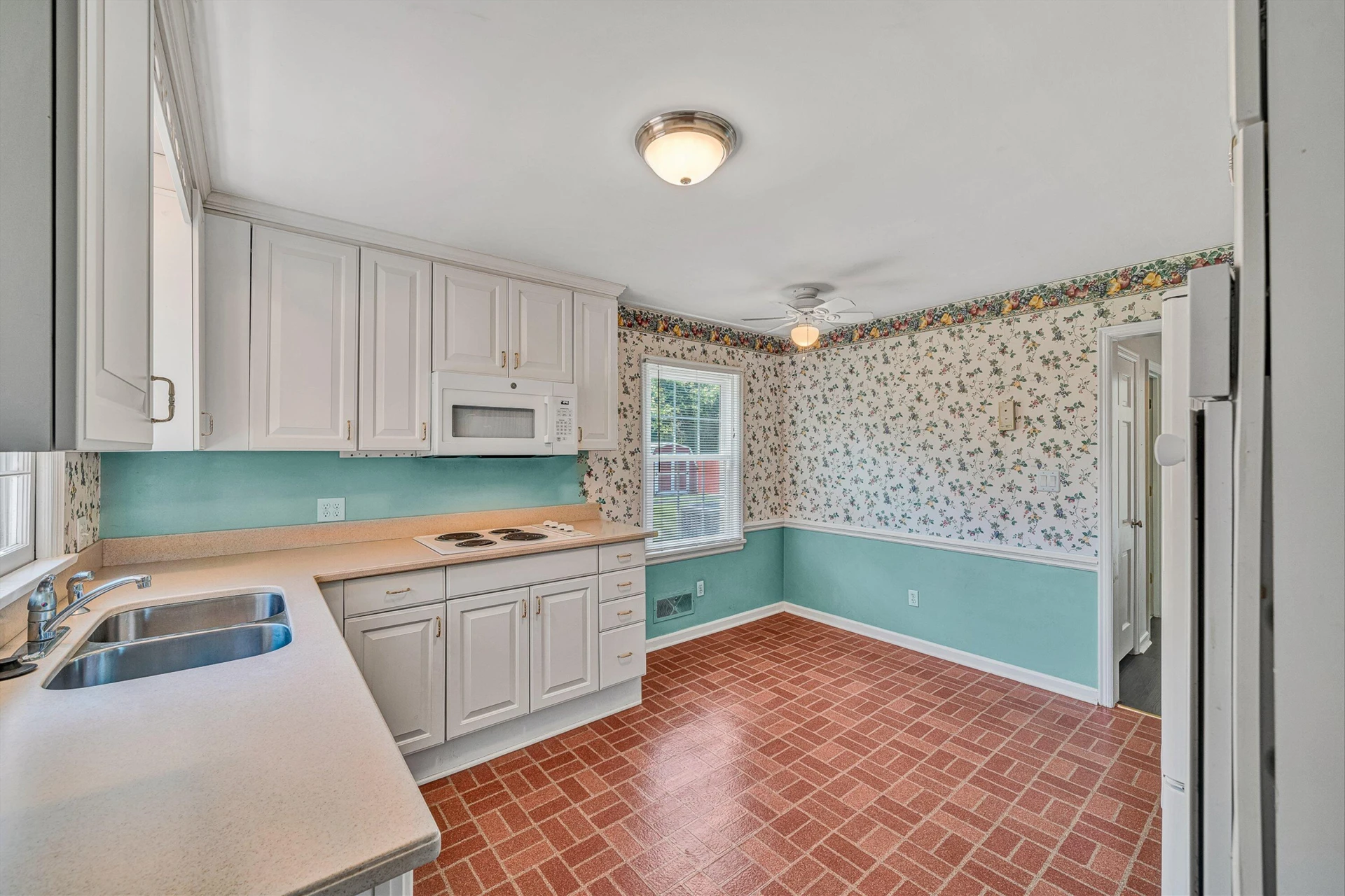 5240 Luwana DR - Photo 10